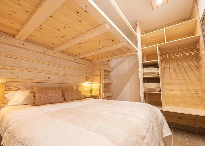 Lakhasmi סיירה נבדה